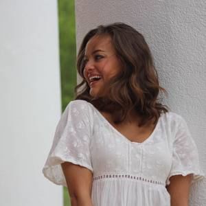 Meet your Posher, Leigh